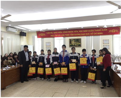 Handico6 trao 10 suất học bổng cho học sinh nghèo vượt khó quận Thanh Xuân